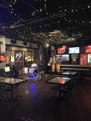 島尻郡南風原町のスナック Sounds Bar Rayの写真